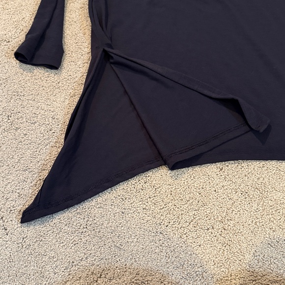 GAP Women's Black Asymmetrical Long Sleeve Top - Picture 3 of 3